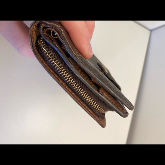 SOLD Vintage Louis Vuitton Monogram Bifold Zippy Wallet - Picture 13 of 16